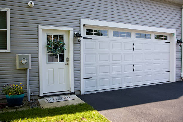 24/7 Emergency Garage Door Panel Replacement experts in Keshena, WI